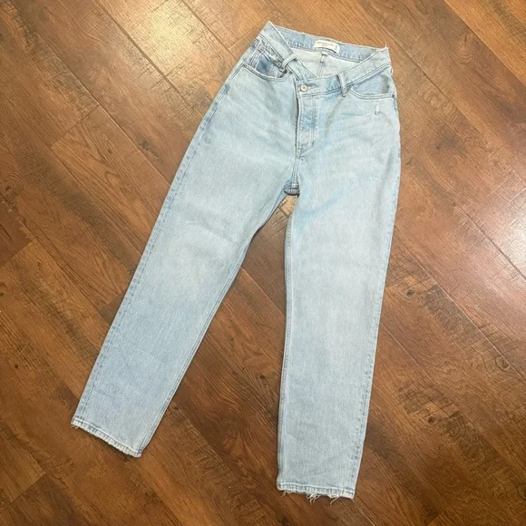 Abercrombie & Fitch The dad high rise jeans curve in Light Blue Wash - Picture 3 of 6